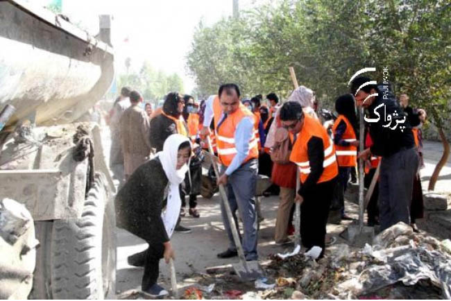شماری از مردم کابل در یک حرکت مدنی در پاک کاری شهر شرکت کردند